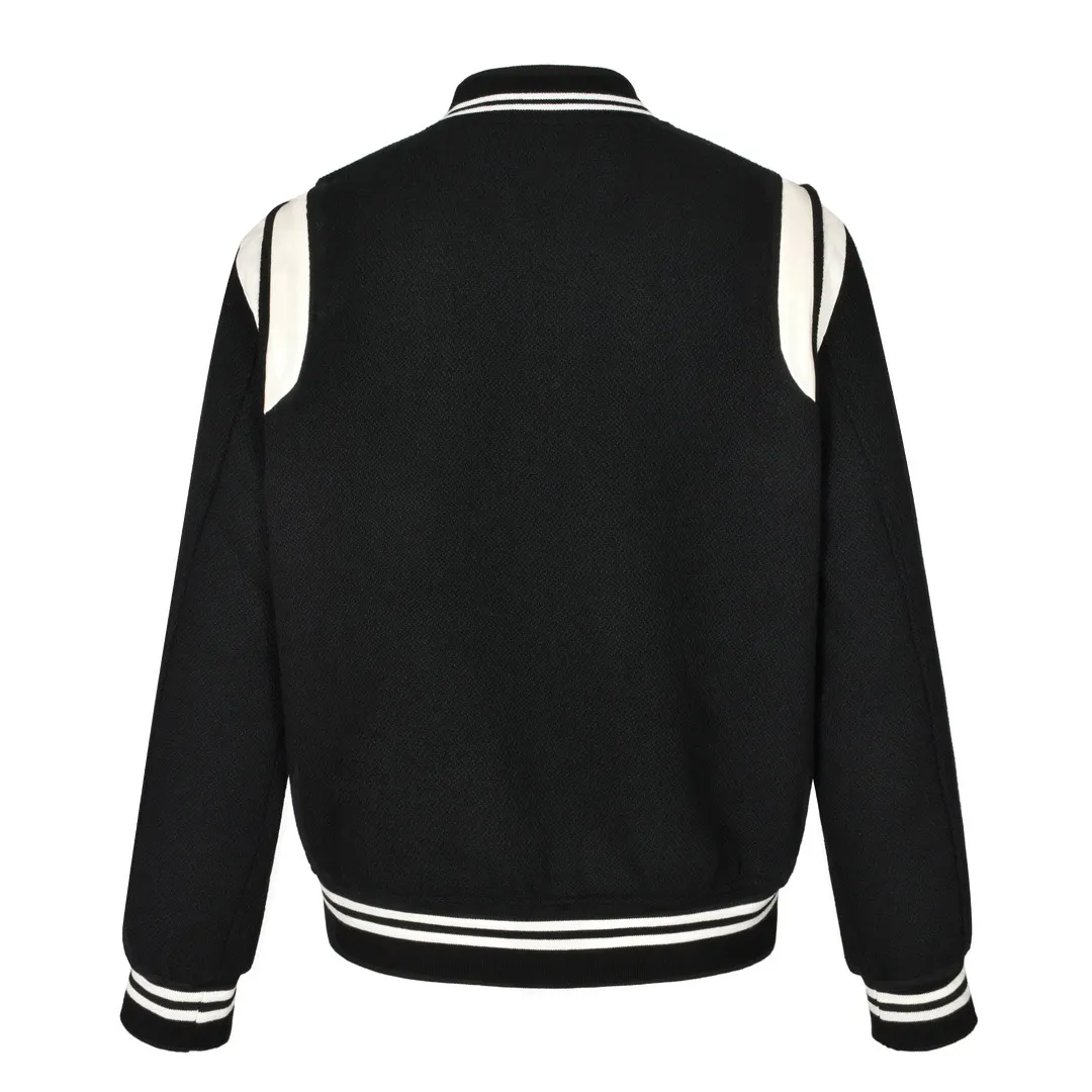 P480 Saint Laurent Paris slp classic leather patchwork black and white baseball collar jacket. Original version 1:1 to develop the highest version on the Internet. It took 2 months to customize pure wool fabric and jacquard ribbing (ordinary machines cannot achieve this jacquard effect). The version is super handsome. The patchwork position is very particular about parking technology. Whether the whole dress looks good or not depends on this position. Same style for men and women. Color: black and white spelling/white/black. Size: 46 48 50 52